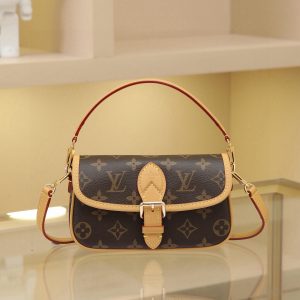 This Diane mini handbag features a Monogram canvas body with vintage elements like leather corners and a traditional clasp. A miniature version of the Diana model, it offers ample space for your phone and other essentials. It showcases the most distinctive details of the original design, such as the circular flap and belt closure. This versatile piece, perfect for day or night, features adjustable wings and a waist strap, both of which are removable.19 x 10.5 x 6 cm (L x H x W)